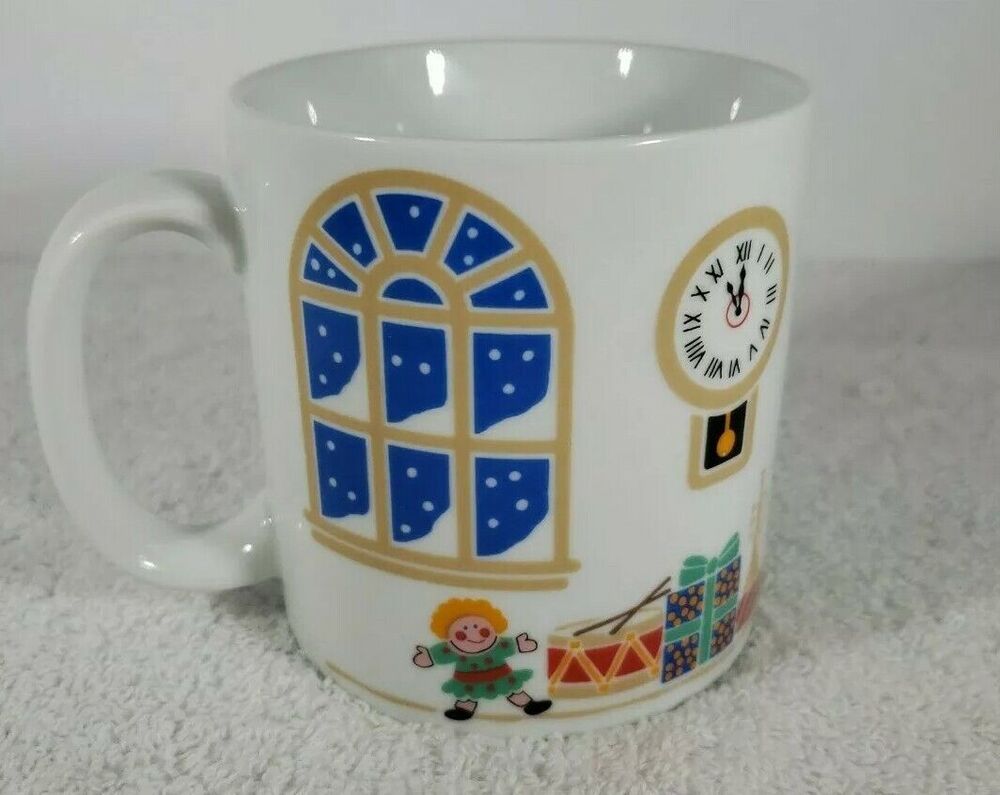 Avon Christmas Tree Santa Reindeer Coffee Cocoa Tea Mug 1985 Vintage Collectible